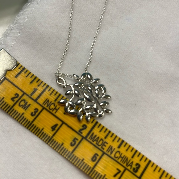 Tiffany & Co. Paloma Picasso Olive Leaf Pendant - EUC - Picture 5 of 10